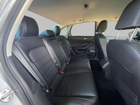 Used 2024 Volkswagen Jetta SE FWD image 6