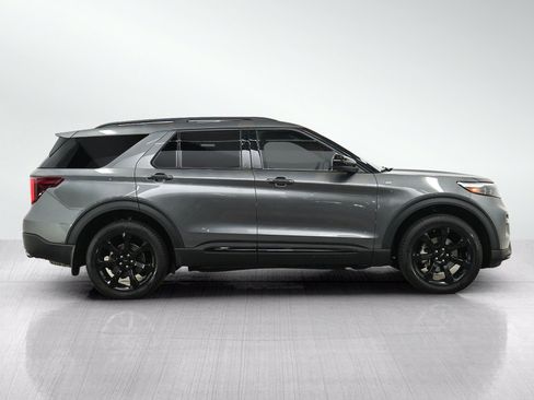Used 2024 Ford Explorer ST-Line w/ Class IV Trailer Tow Package AWD/4WD image 5