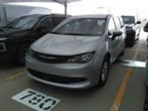 Used 2023 Chrysler Voyager LX image 2