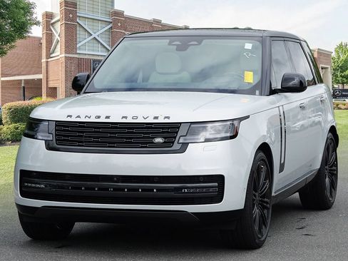 Used 2026 Land Rover Range Rover SE AWD/4WD image 4