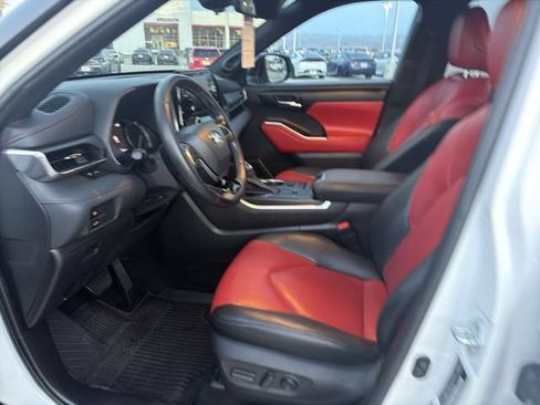 Used 2021 Toyota Highlander XSE FWD image 26