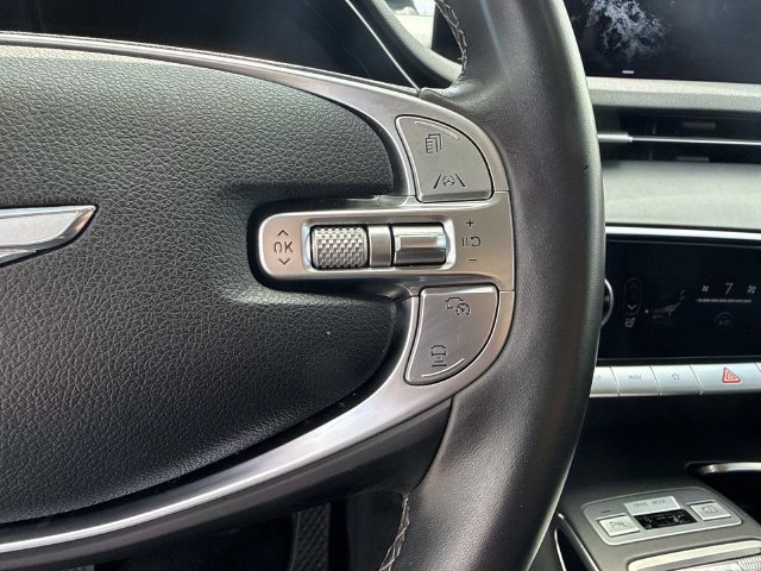 Used 2025 Genesis GV70 2.5T AWD/4WD image 26