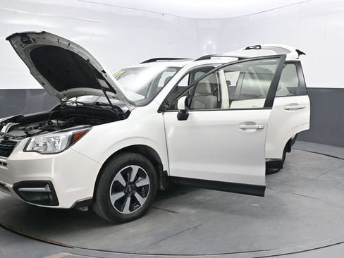 Used 2017 Subaru Forester 2.5i Premium AWD/4WD image 37