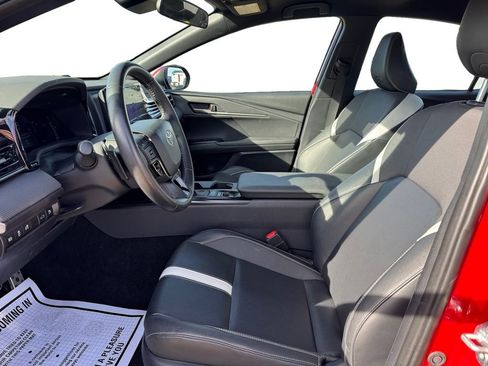 Used 2025 Toyota Camry SE image 10