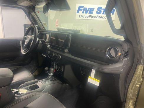 New 2025 Jeep Gladiator Sport image 19