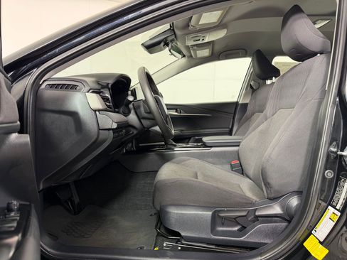 Used 2025 Toyota Camry LE image 4