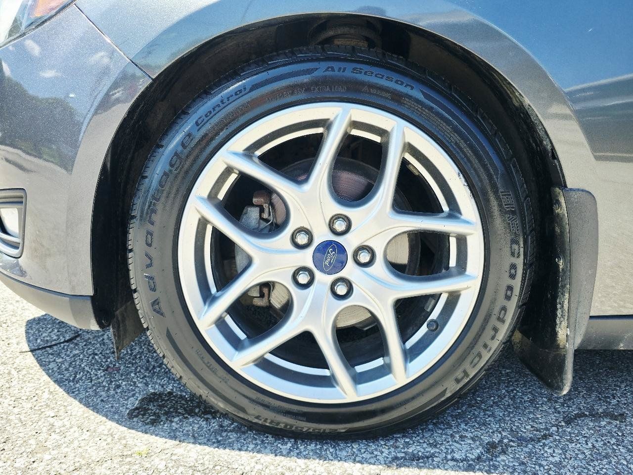 Used 2015 Ford Focus SE w/ Equipment Group 201A FWD image 9