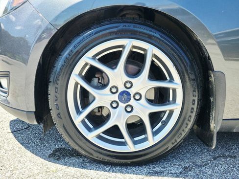 Used 2015 Ford Focus SE w/ Equipment Group 201A FWD image 9