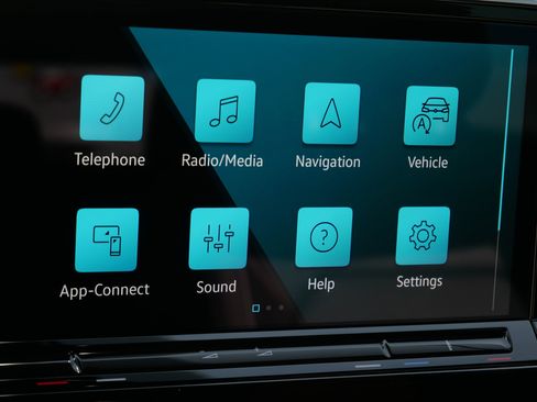 Certified 2025 Volkswagen Atlas Cross Sport SE w/ Black Wheel Package image 32