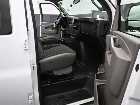 Used 2024 GMC Savana 2500 w/ Driver Convenience Package image 13