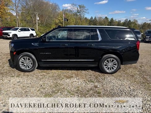 Used 2021 GMC Yukon XL SLT w/ SLT Premium Package image 2