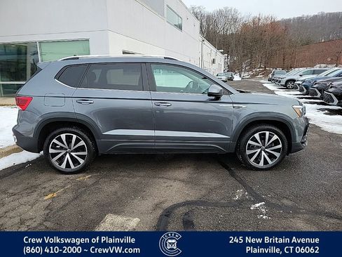 Certified 2022 Volkswagen Taos SE image 33