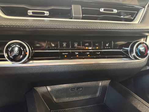 Used 2025 Chevrolet Equinox LT FWD image 21