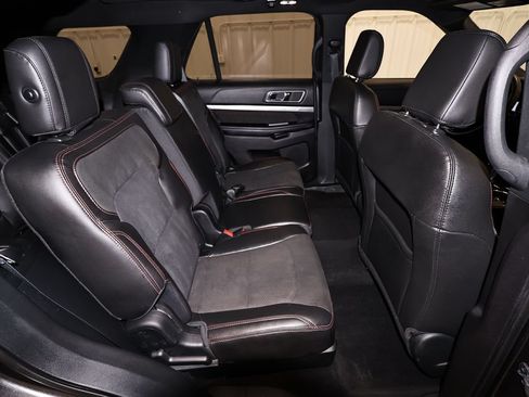 Certified 2018 Ford Explorer XLT w/ Equipment Group 202A AWD/4WD image 19