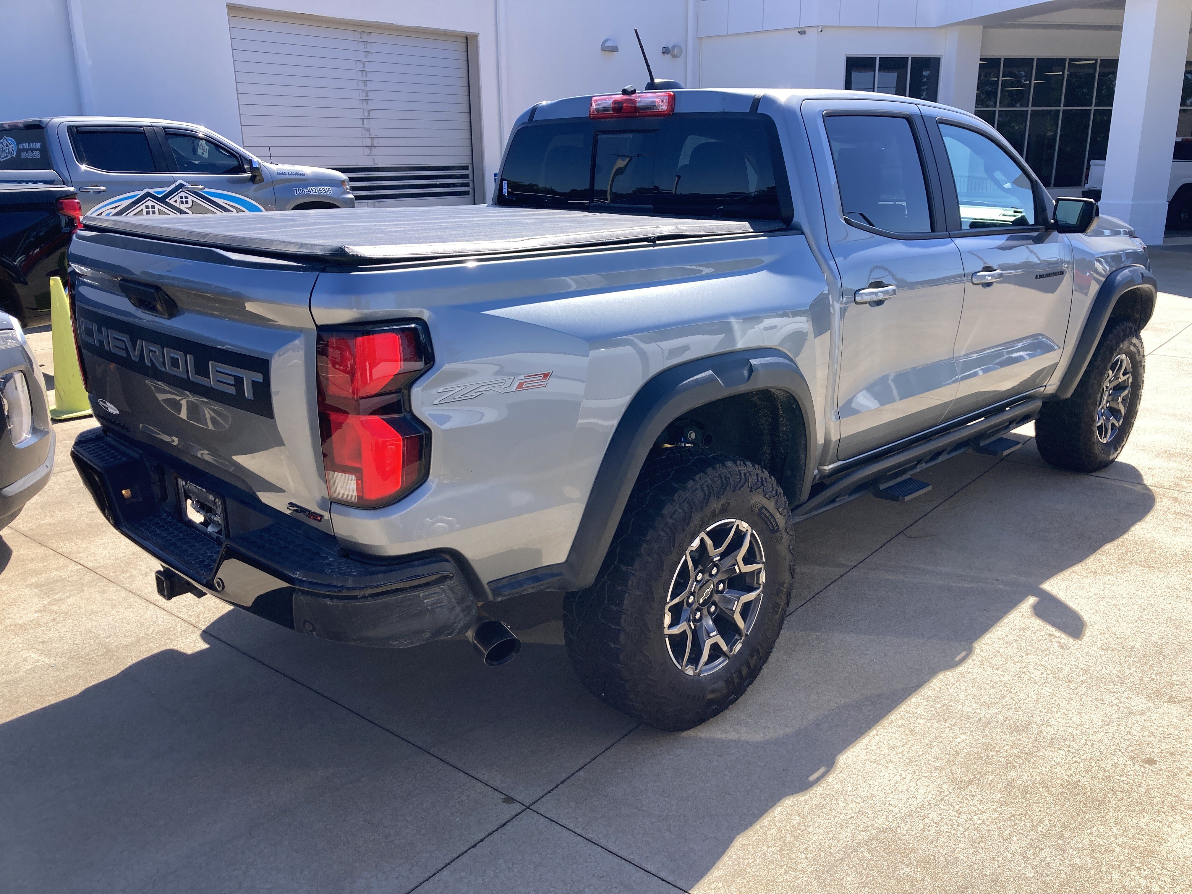 Used 2025 Chevrolet Colorado ZR2 w/ Technology Package AWD/4WD image 2