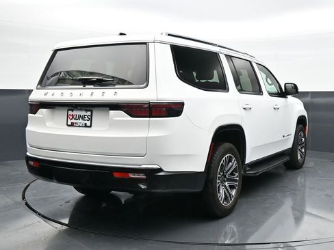 Used 2025 Jeep Wagoneer Series II w/ 8-Passenger Seating Package AWD/4WD image 10