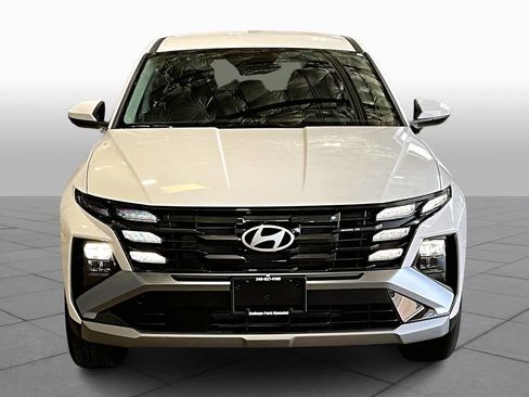 Used 2025 Hyundai Tucson SE image 3