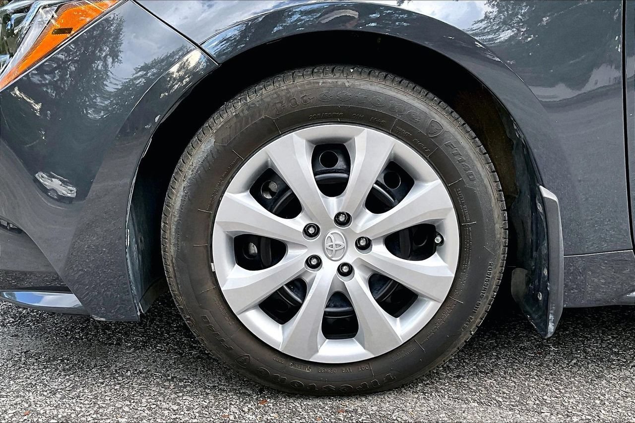 Used 2025 Toyota Corolla LE FWD image 35