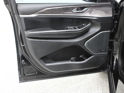 Used 2021 Jeep Grand Cherokee L Limited RWD image 12