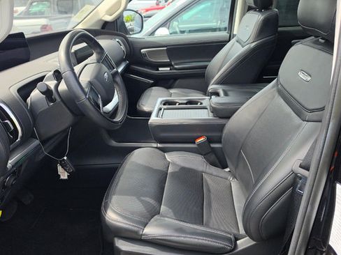 Used 2025 Ford Expedition Platinum AWD/4WD image 3