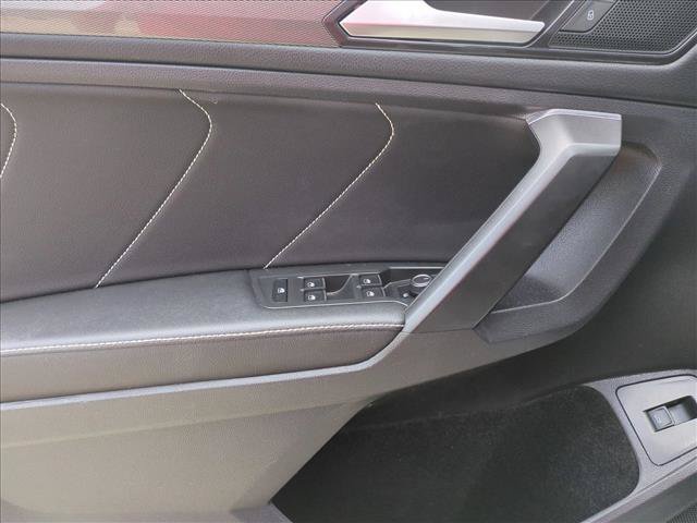 Used 2022 Volkswagen Tiguan SE FWD image 11