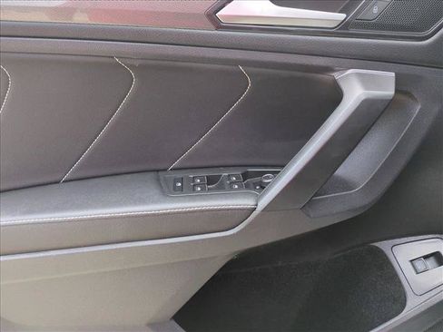 Used 2022 Volkswagen Tiguan SE FWD image 11