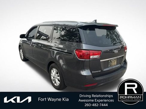 Used 2016 Kia Sedona LX w/ LX Essentials Premium Package FWD image 3