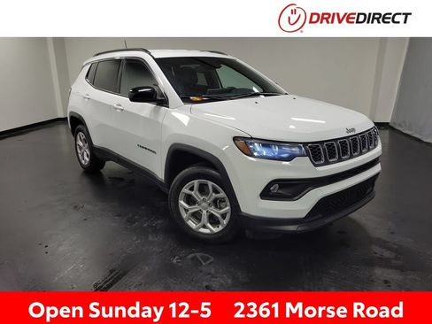 Used 2024 Jeep Compass Latitude AWD/4WD image 1