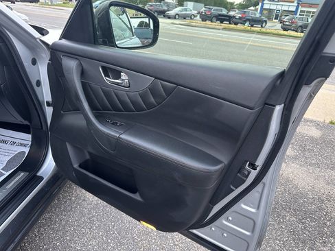 Used 2011 INFINITI FX35 AWD image 12