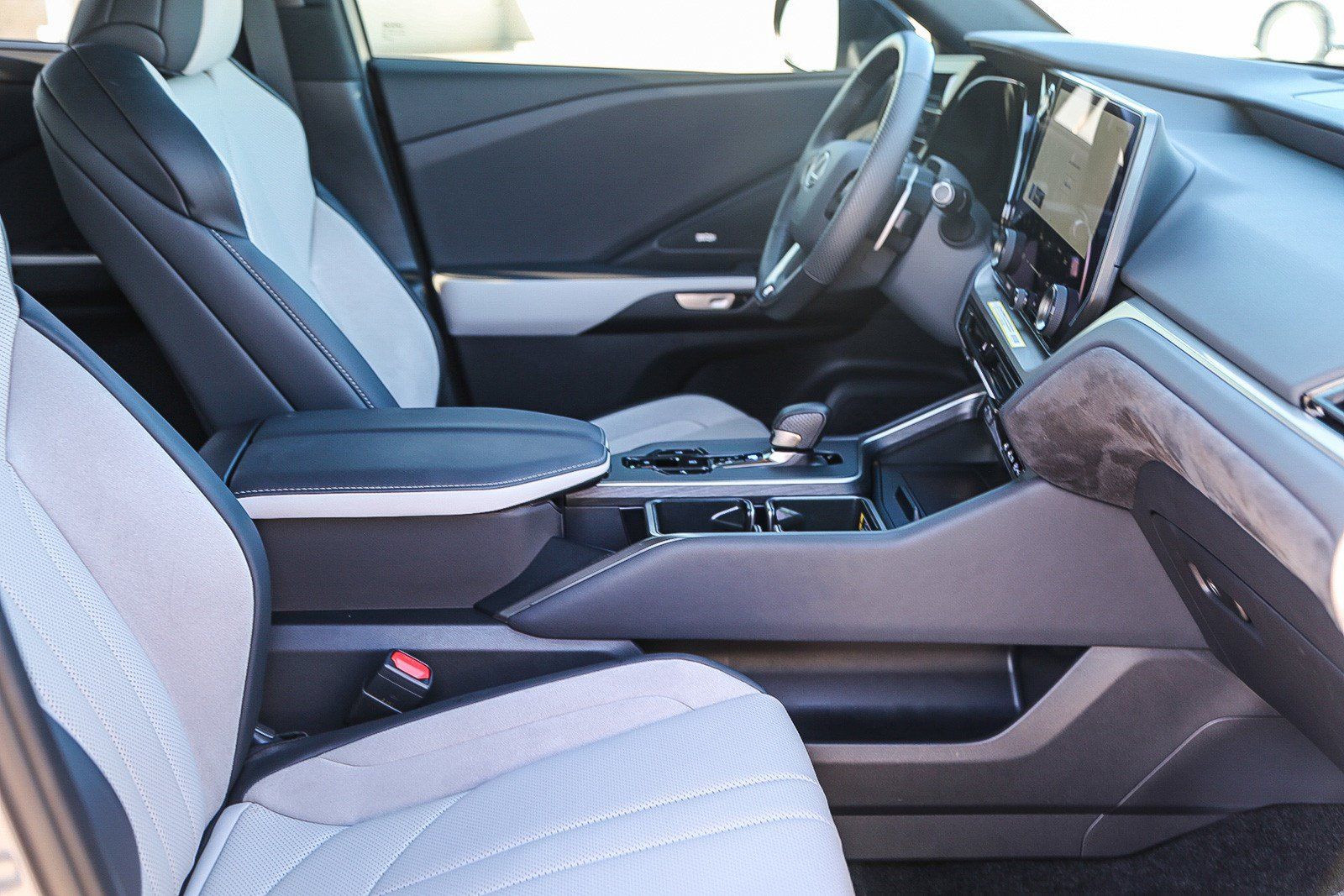 Certified 2026 Lexus TX 500h AWD w/ Technology Package image 16