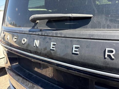 Used 2024 Jeep Wagoneer Series III AWD/4WD image 10