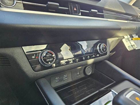 Used 2023 Mitsubishi Outlander SE image 24