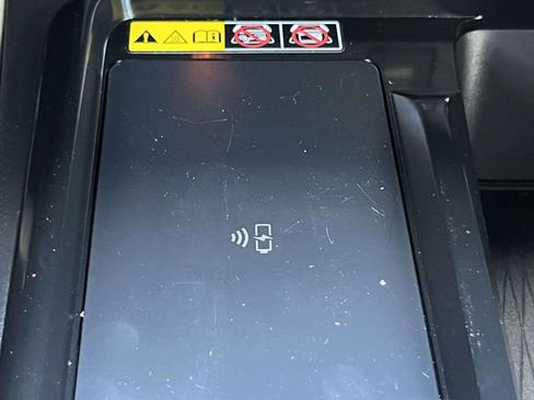 Used 2025 Toyota Camry SE image 17