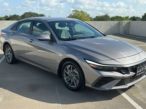 Used 2024 Hyundai Elantra SEL FWD image 14