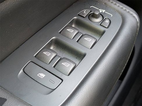 Certified 2025 Volvo XC60 B5 Core image 26