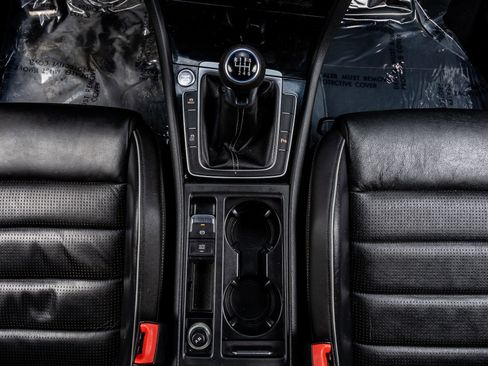 Used 2018 Volkswagen Golf R 4-Door image 23