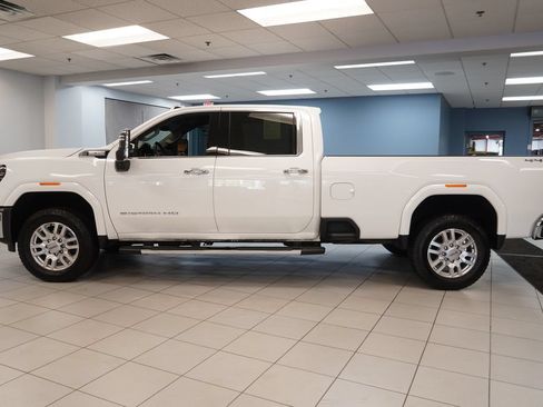 Used 2024 GMC Sierra 3500 SLT w/ SLT Convenience Package AWD/4WD image 2