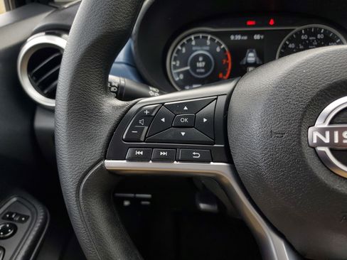 Used 2025 Nissan Versa SV image 18