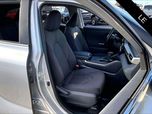 Used 2024 Toyota Highlander LE image 28