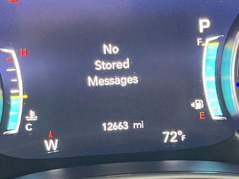 Used 2025 Chrysler Pacifica Limited image 42