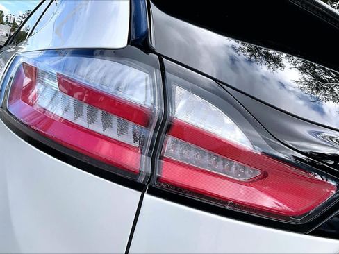Used 2020 Ford Edge Titanium image 29