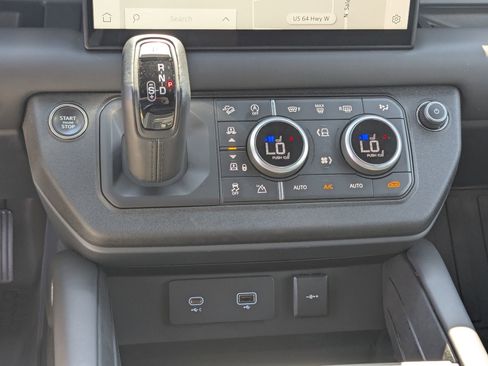 Used 2024 Land Rover Defender 130 X-Dynamic SE image 26