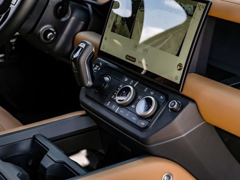 New 2026 Land Rover Defender 110 X-Dynamic SE AWD/4WD image 30
