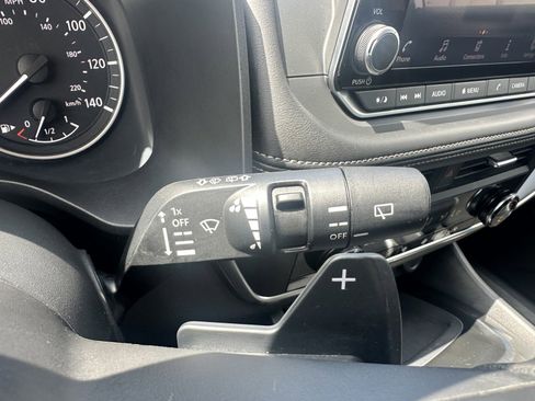Used 2024 Nissan Rogue SV AWD/4WD image 19