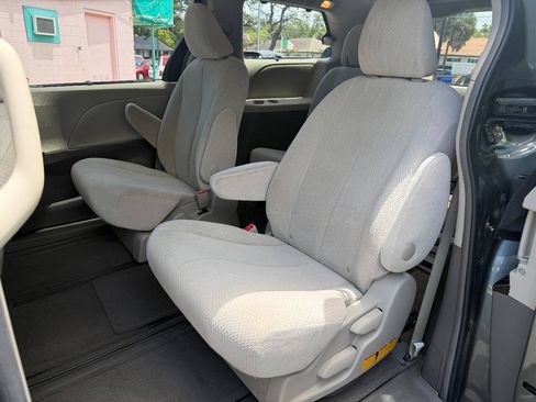 Used 2014 Toyota Sienna LE AWD/4WD image 7