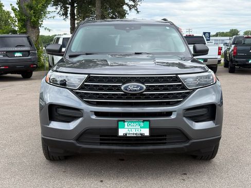 Used 2023 Ford Explorer XLT AWD/4WD image 3