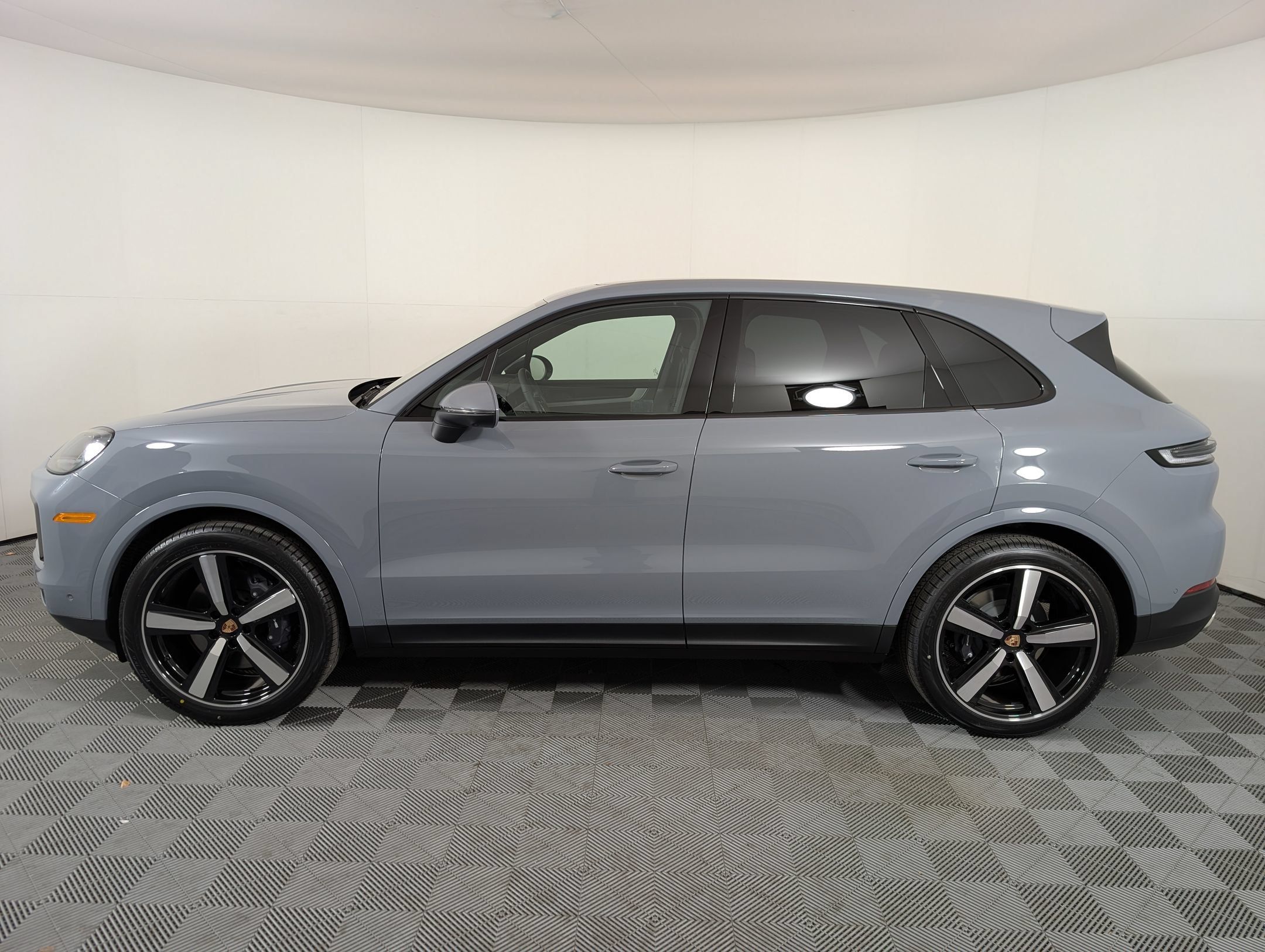Certified 2026 Porsche Cayenne AWD/4WD image 2