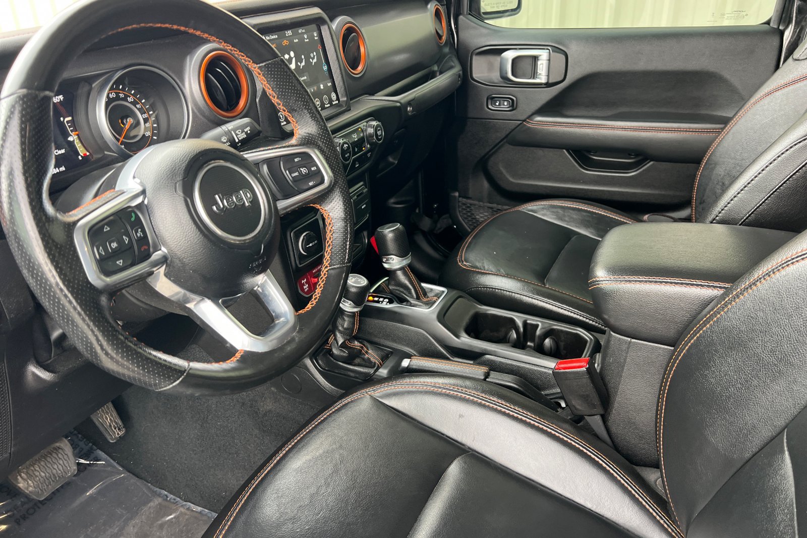 Used 2023 Jeep Gladiator Mojave w/ Cold Weather Group AWD/4WD image 4
