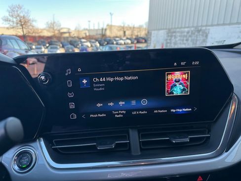 Used 2025 Chevrolet Trax LT w/ LT Convenience Package image 21