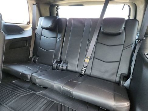 Used 2019 Cadillac Escalade Platinum RWD image 18